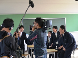 広島テレビ「ぐるぐるスクール」の収録が行われました！！～トータルテンボスさん来校！～ 呉港高等学校